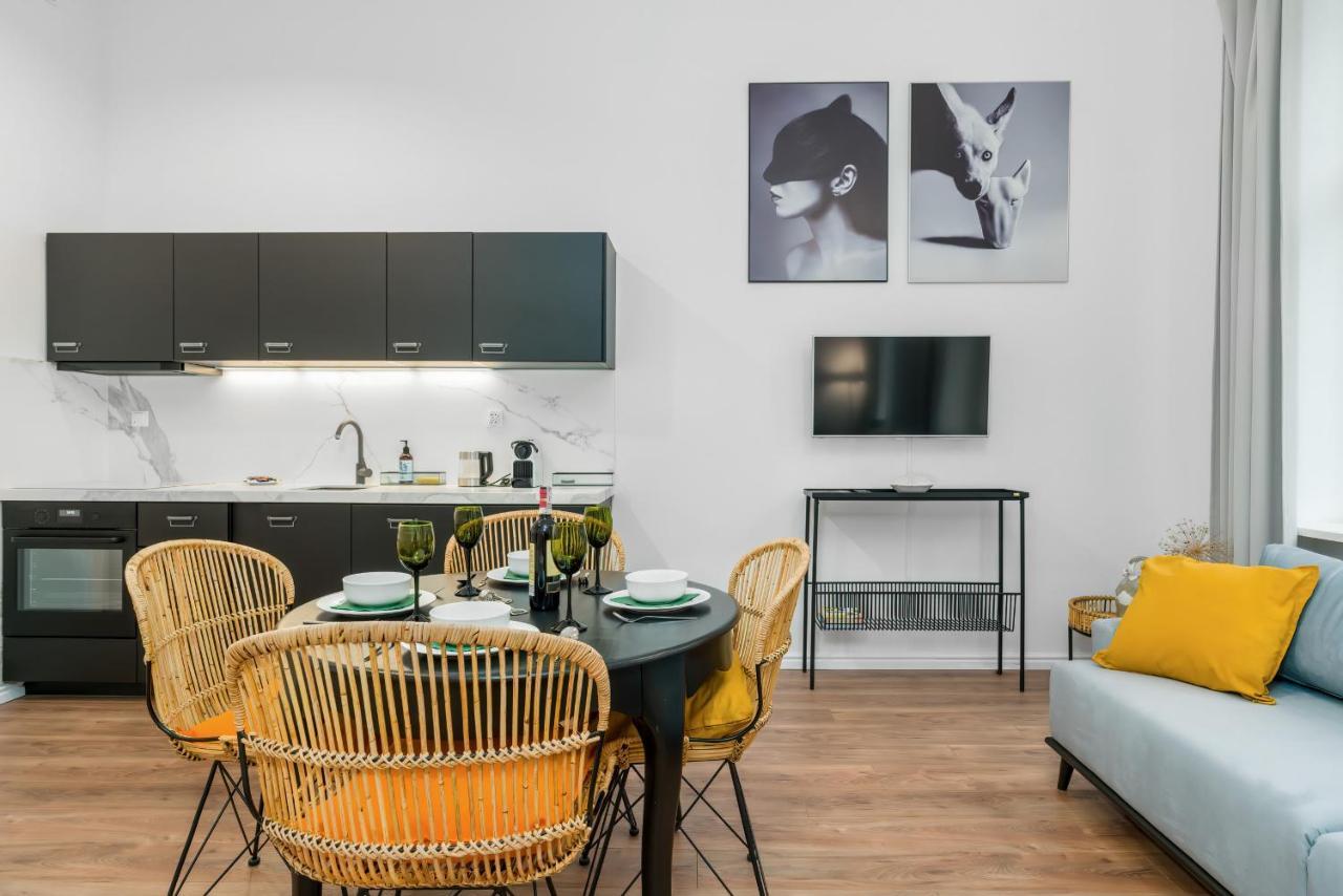 Deluxe Mtp Apartments Matejki By Noclegi Renters Posen Exterior foto